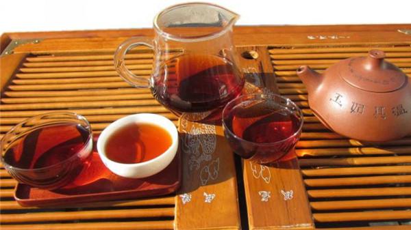 普洱红茶的功效与作用禁忌（普洱红茶的功效与作用及禁忌）